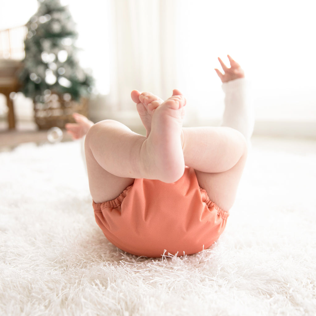 -Video of Duo Wrap with Thirsties Organic Cotton Flat