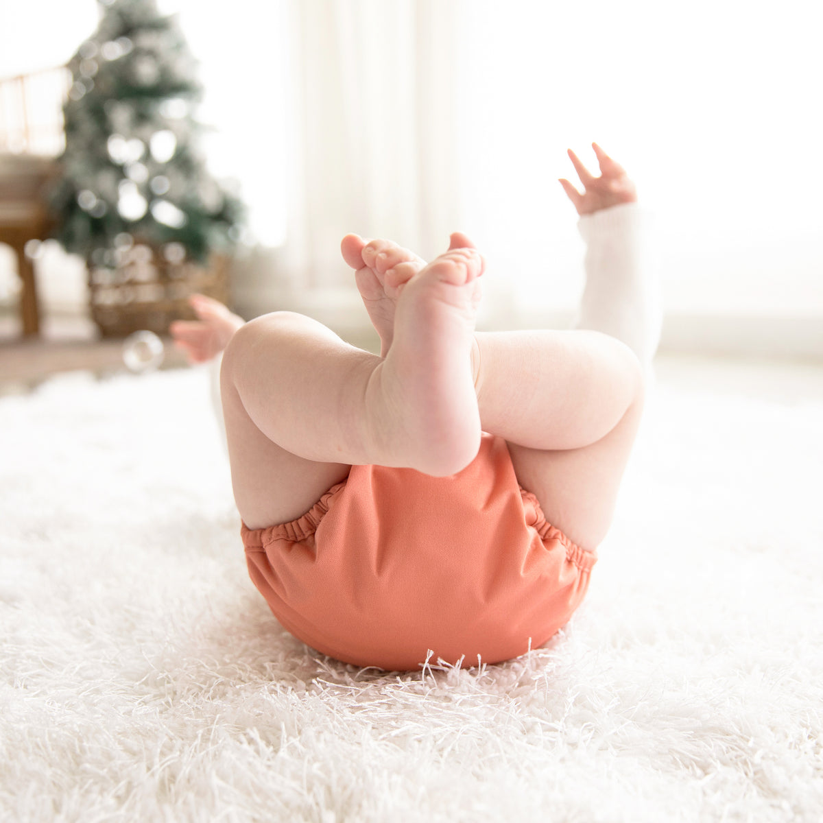 -Video of Duo Wrap with Thirsties Organic Cotton Flat